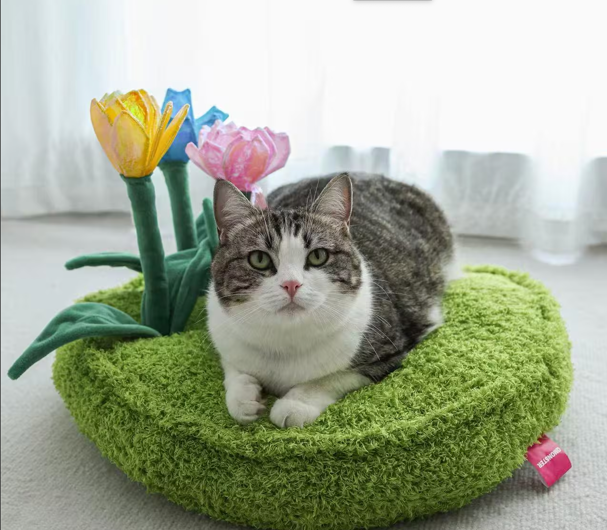 Plush Grass Cat Mat with Flower Toys: Cozy Pet Bed