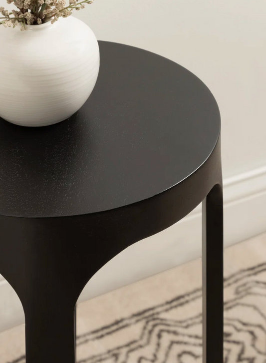 accent table black close-up