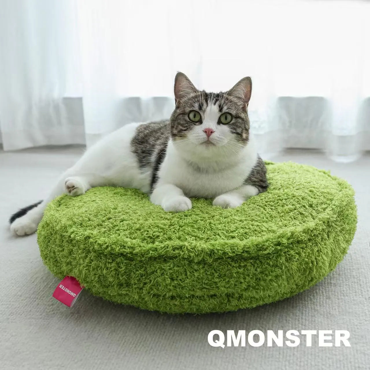 Plush Grass Cat Mat with Flower Toys: Cozy Pet Bed